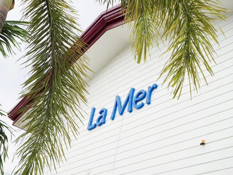 EV Academy La Merのロゴ看板