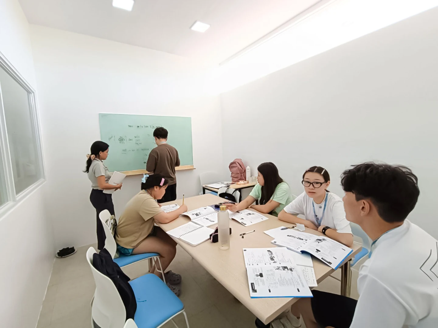 EV Academy La Merのグループ授業