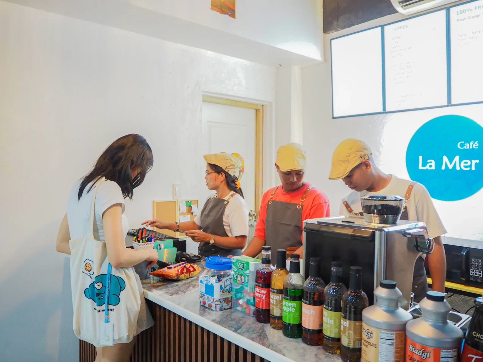 EV Academy La Merのカフェコーナー