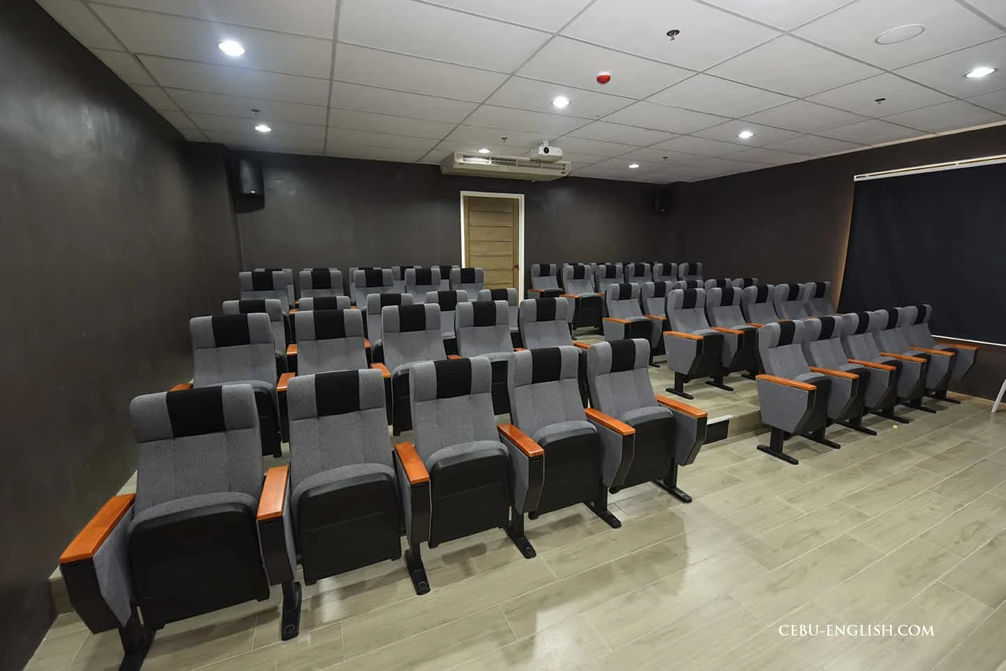 EV Academyタランバン校のシアタールーム