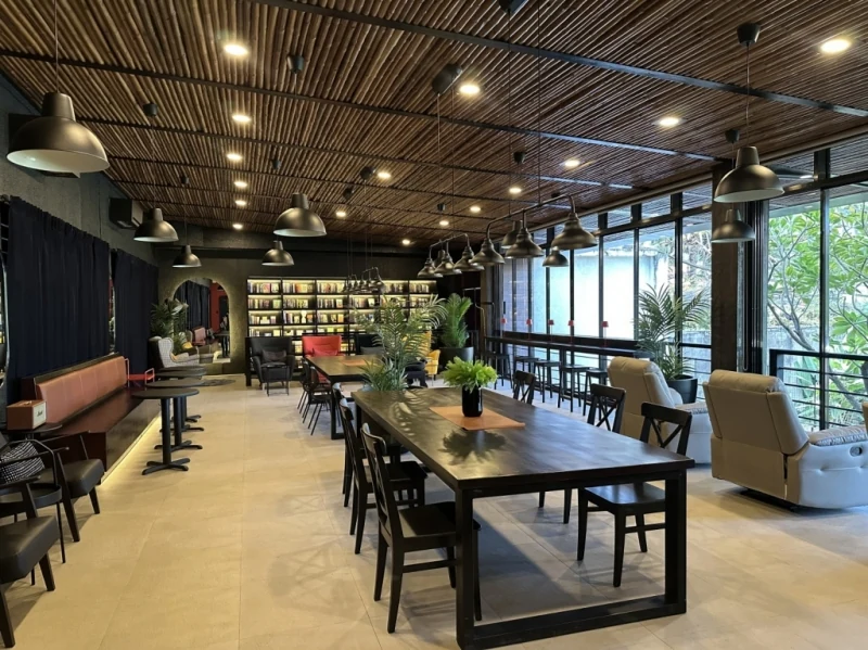EV Academyタランバン校のカフェスペース
