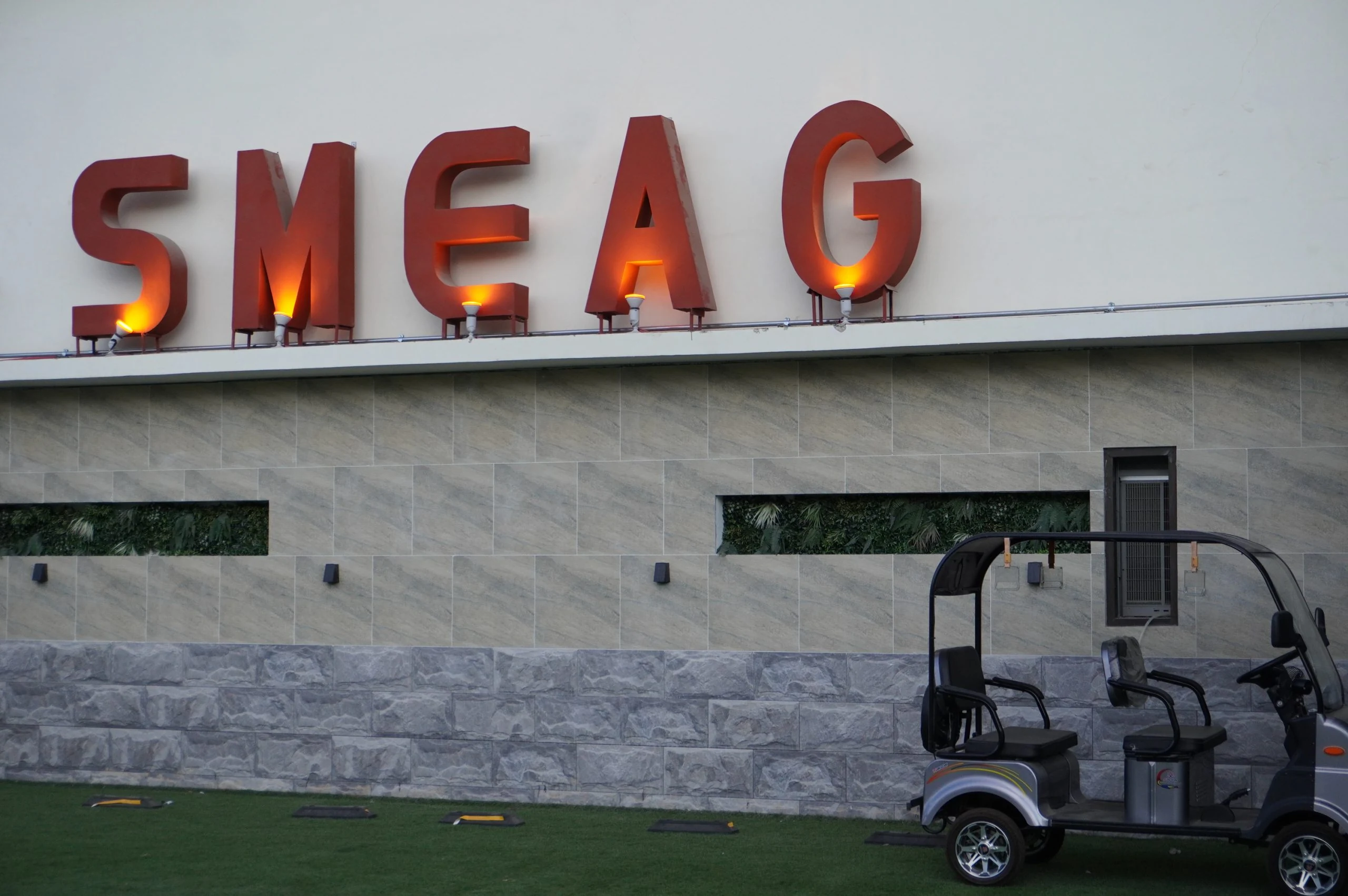 SMEAG Encanto校の校舎の外観