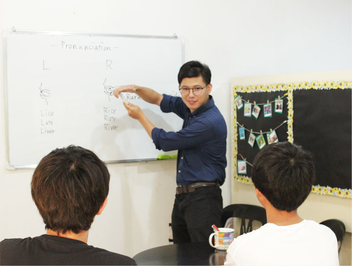 为什么在菲律宾可以用英语沟通?|宿务留学与语言教育基础数据【2026年版】|菲律宾有两种官方语言 |宪法确定的英语地位