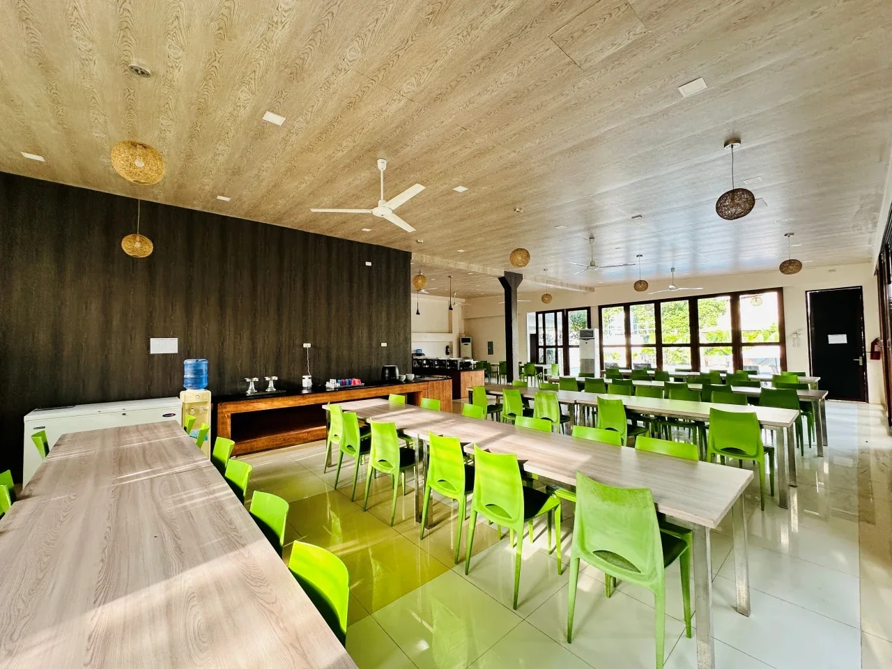 CELLA Uni校の食堂