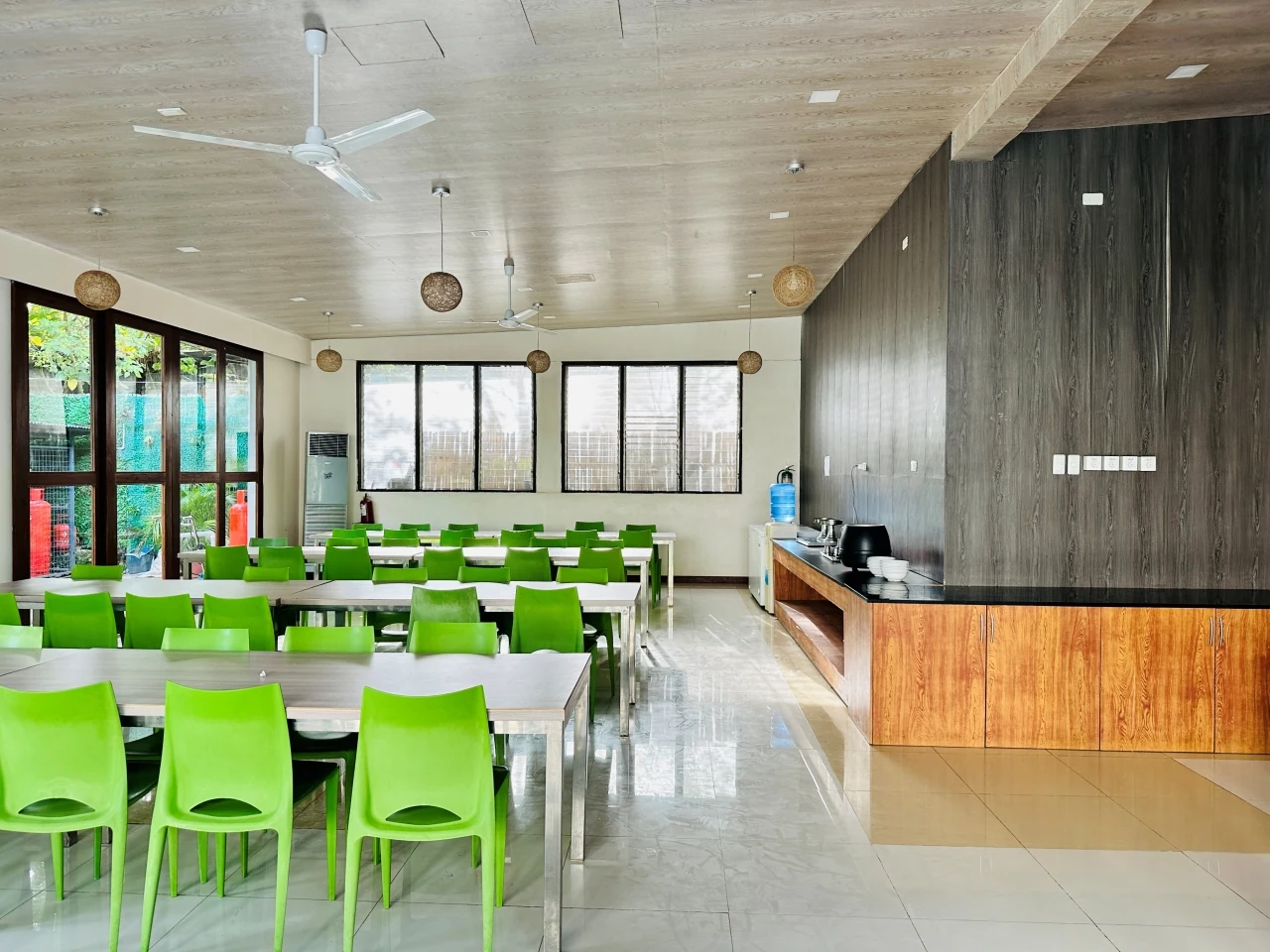 CELLA Uni校の食堂