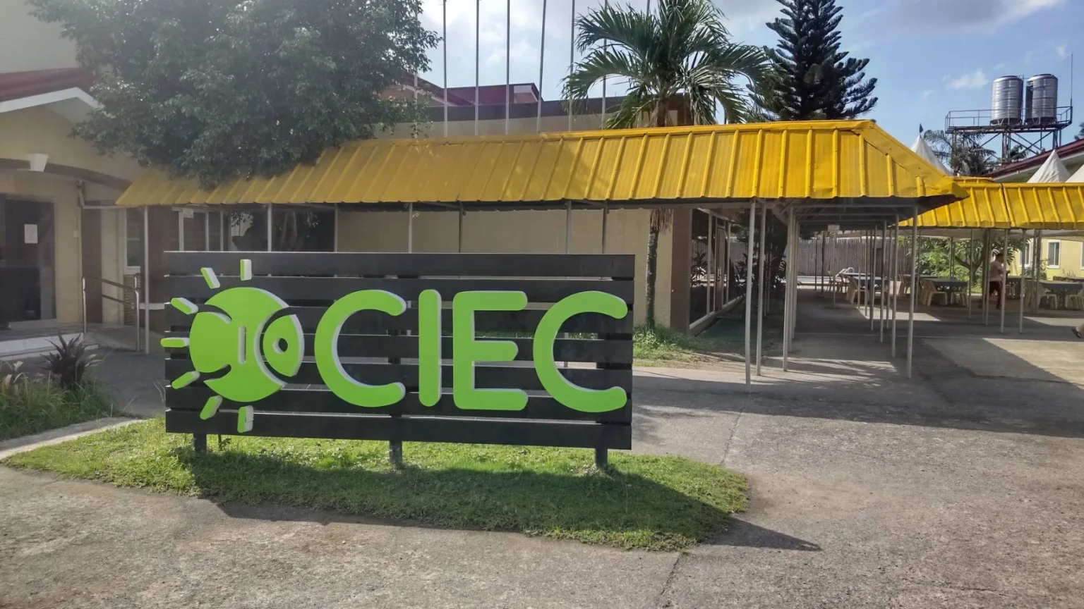 CIEC GLOBALのロゴ看板