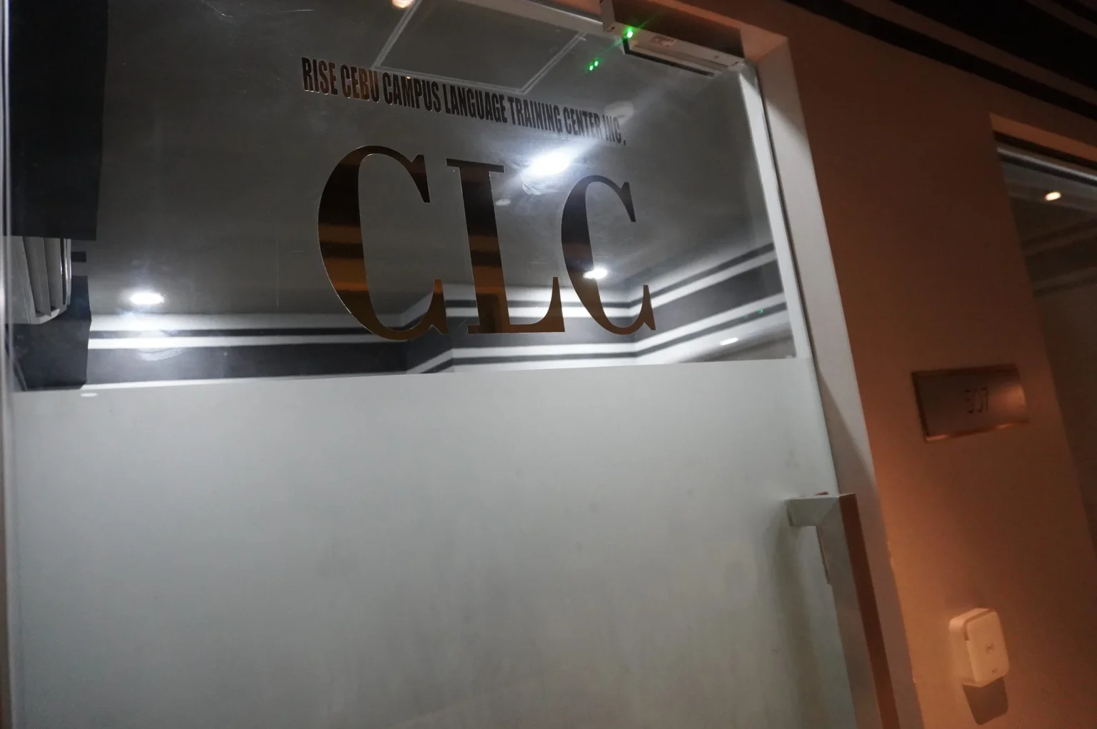 CLC Bai Hotelの校舎の入口