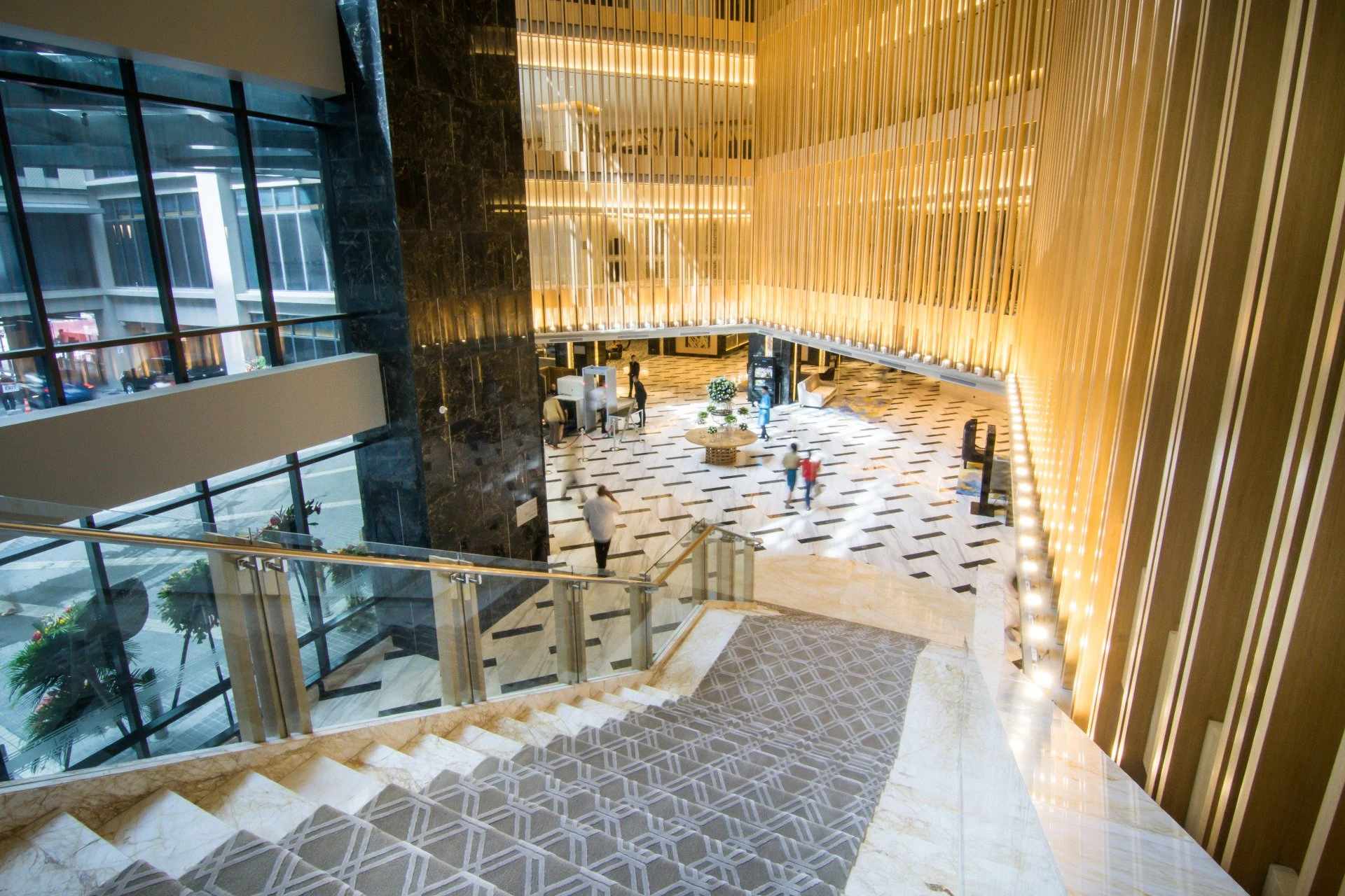 bai Hotel大堂与休息区，对应教室和客房在同一栋楼的动线