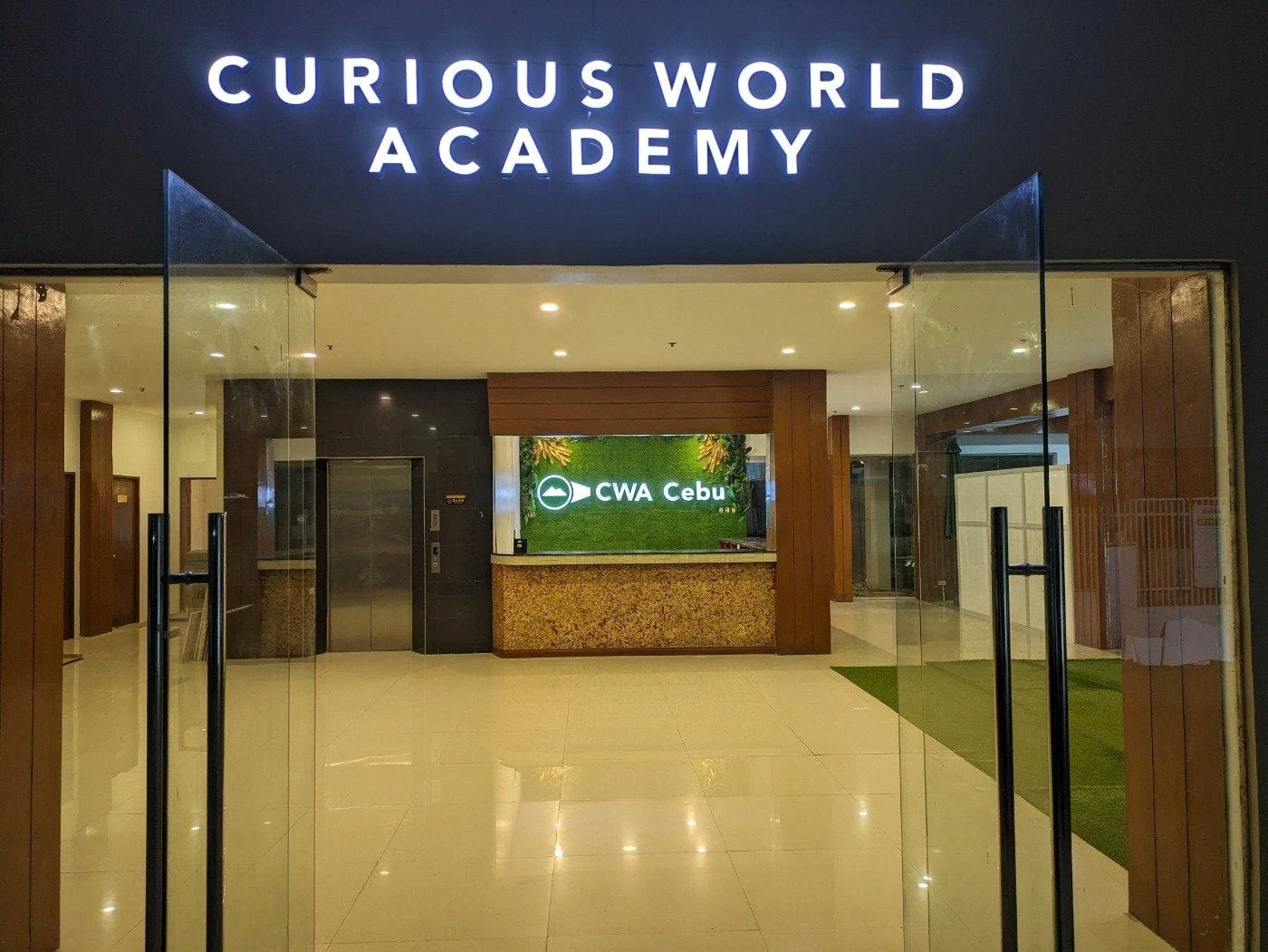 Curious World Academyマボロ校のエントランスホール