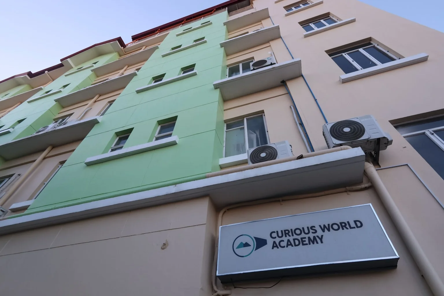 Curious World Academyマボロ校の校舎の外観