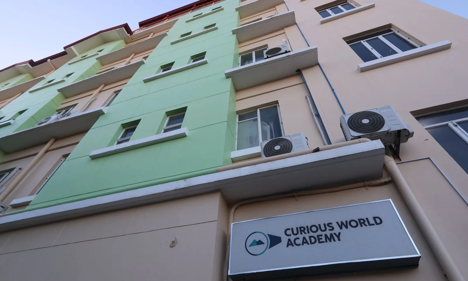 Curious World Academy(キュリアスワールド)の生活|門限・送迎・日本人比率・親子【2026年版】