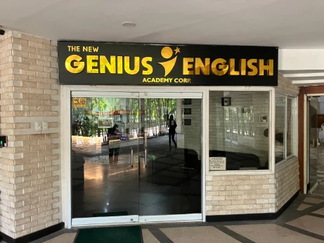 Genius Englishの校舎の入口