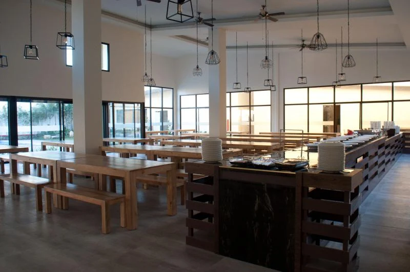 I.BREEZE Main校の食堂