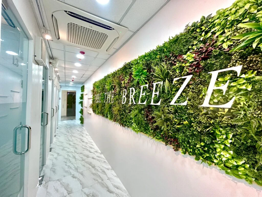 I.BREEZE Primeの校内の廊下