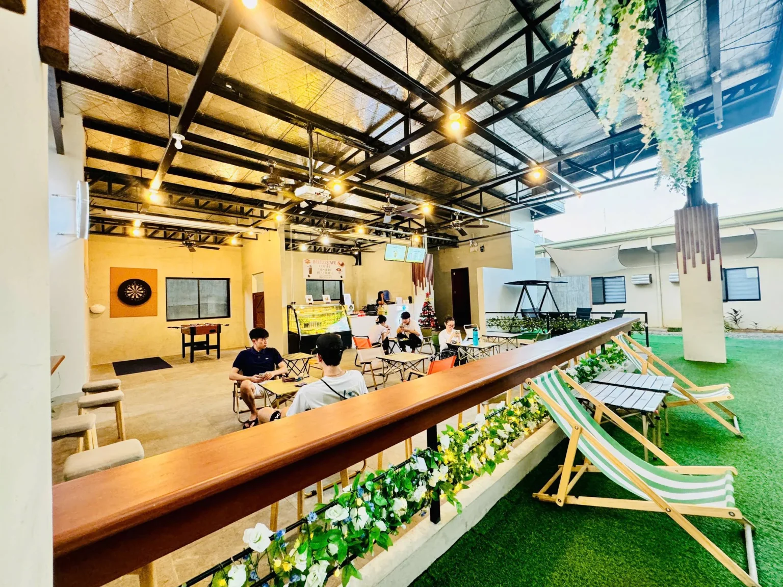 I.BREEZE Primeの屋外の休憩スペース