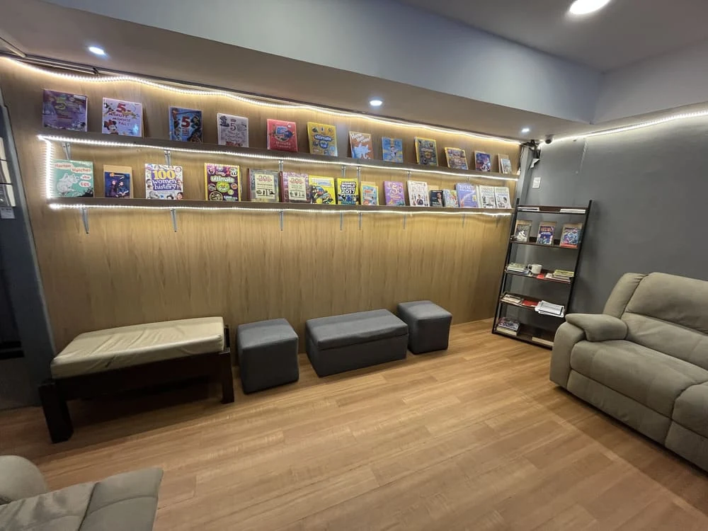 ICL English Academyの図書コーナー