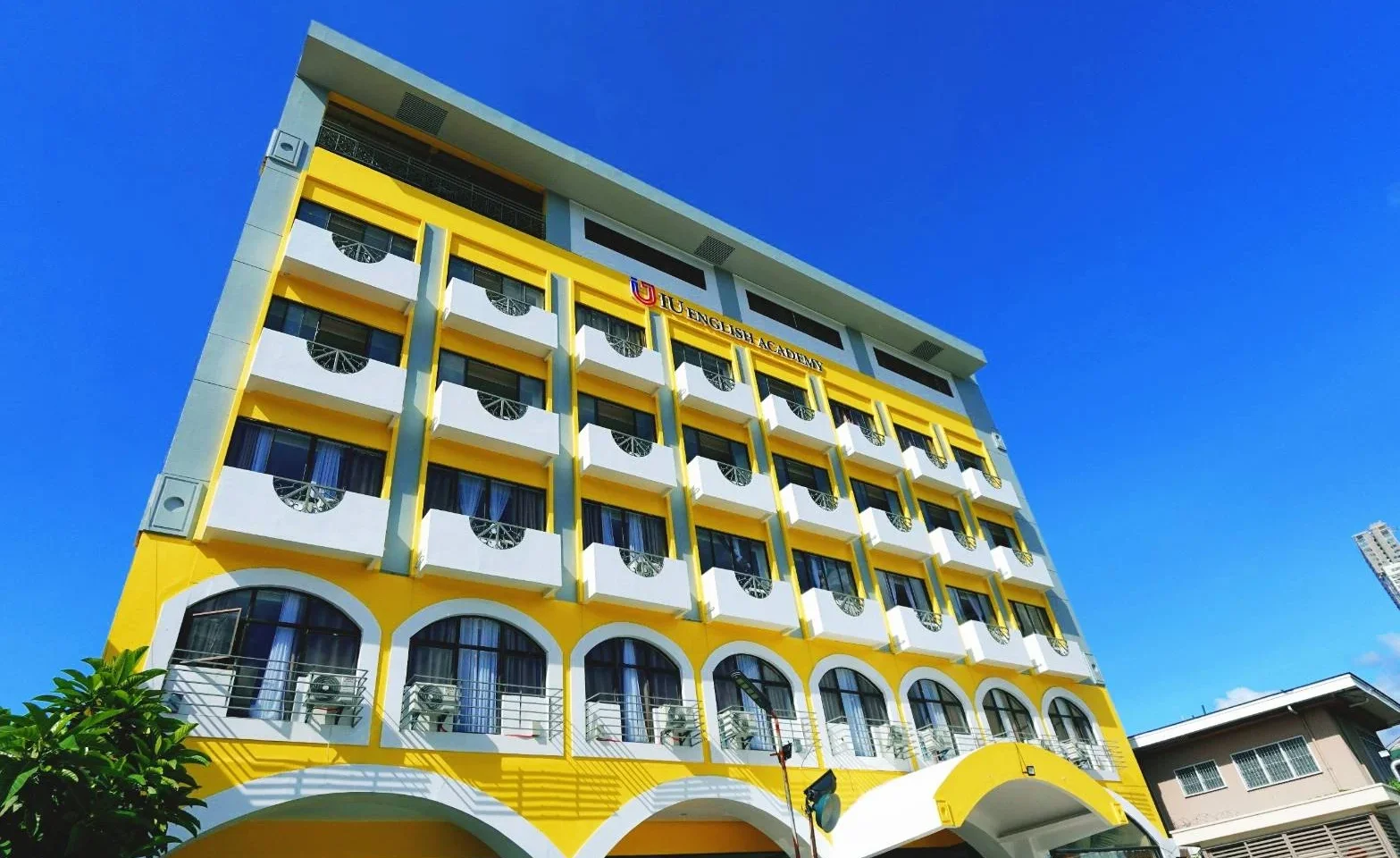 IU English Academy(アイユー)の料金|4週の授業料・寮費・現地費用と25%割引【2026年版】