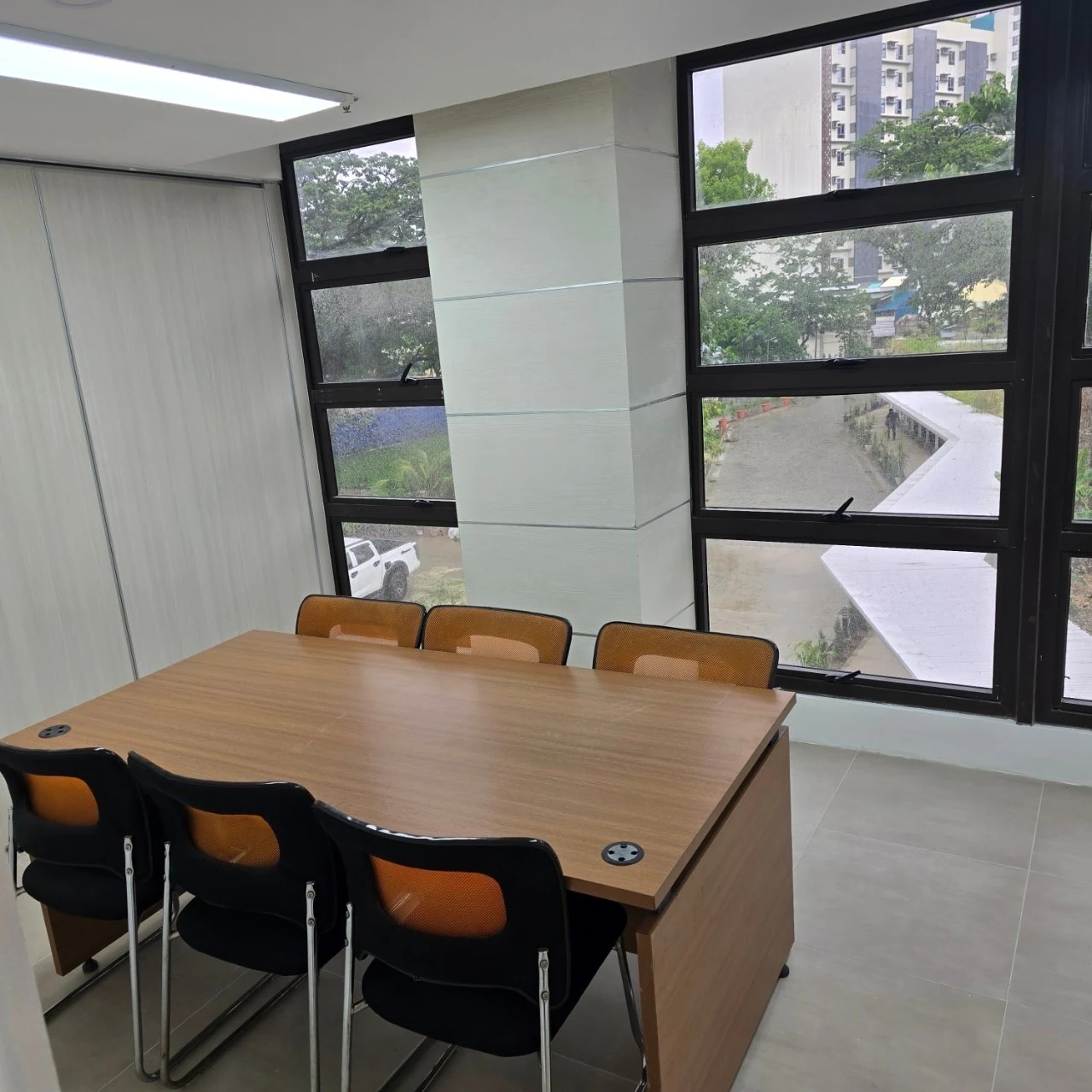 PILAの窓ぎわのテーブル席