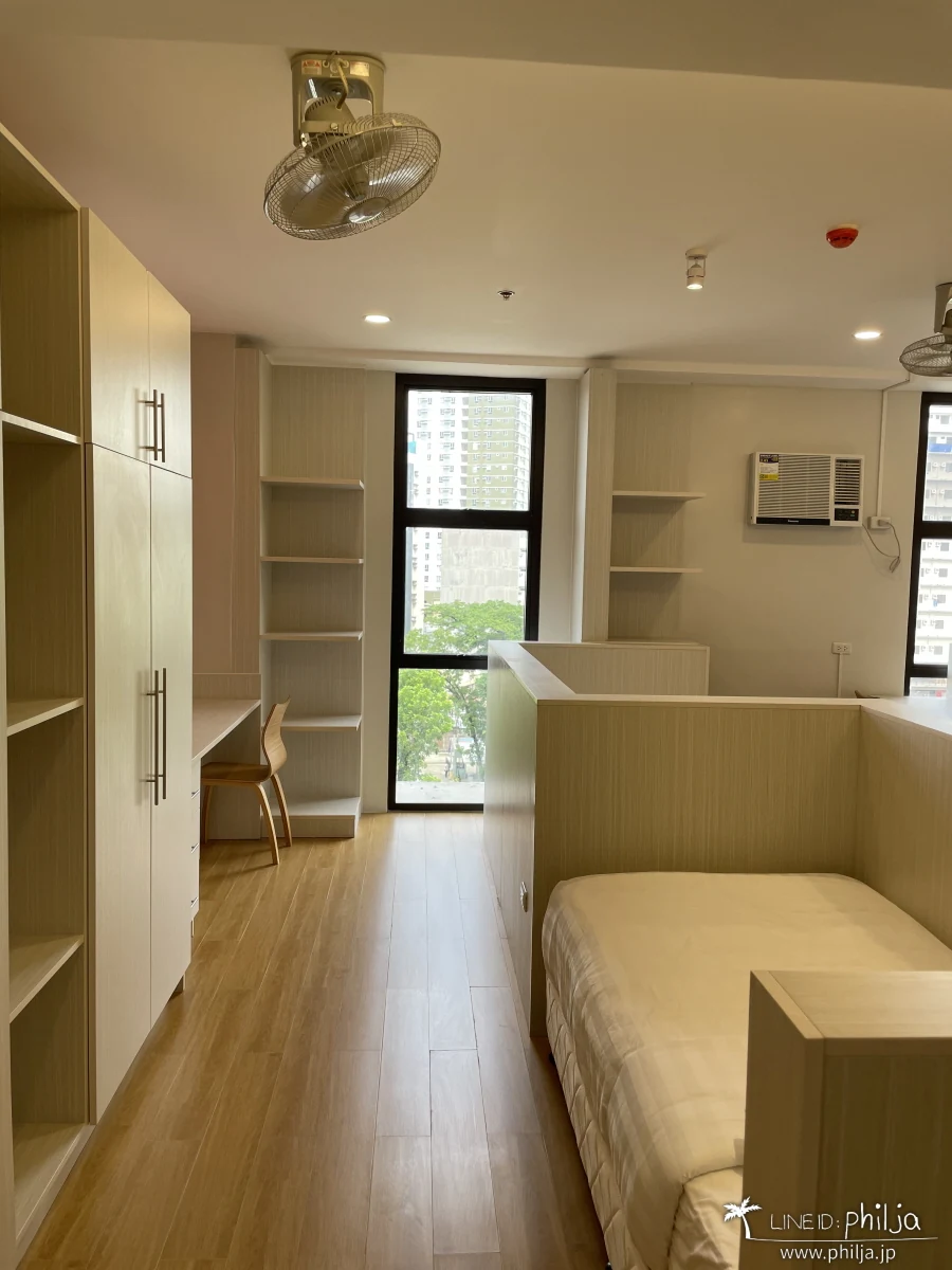 PILAの寮の部屋(収納と窓)
