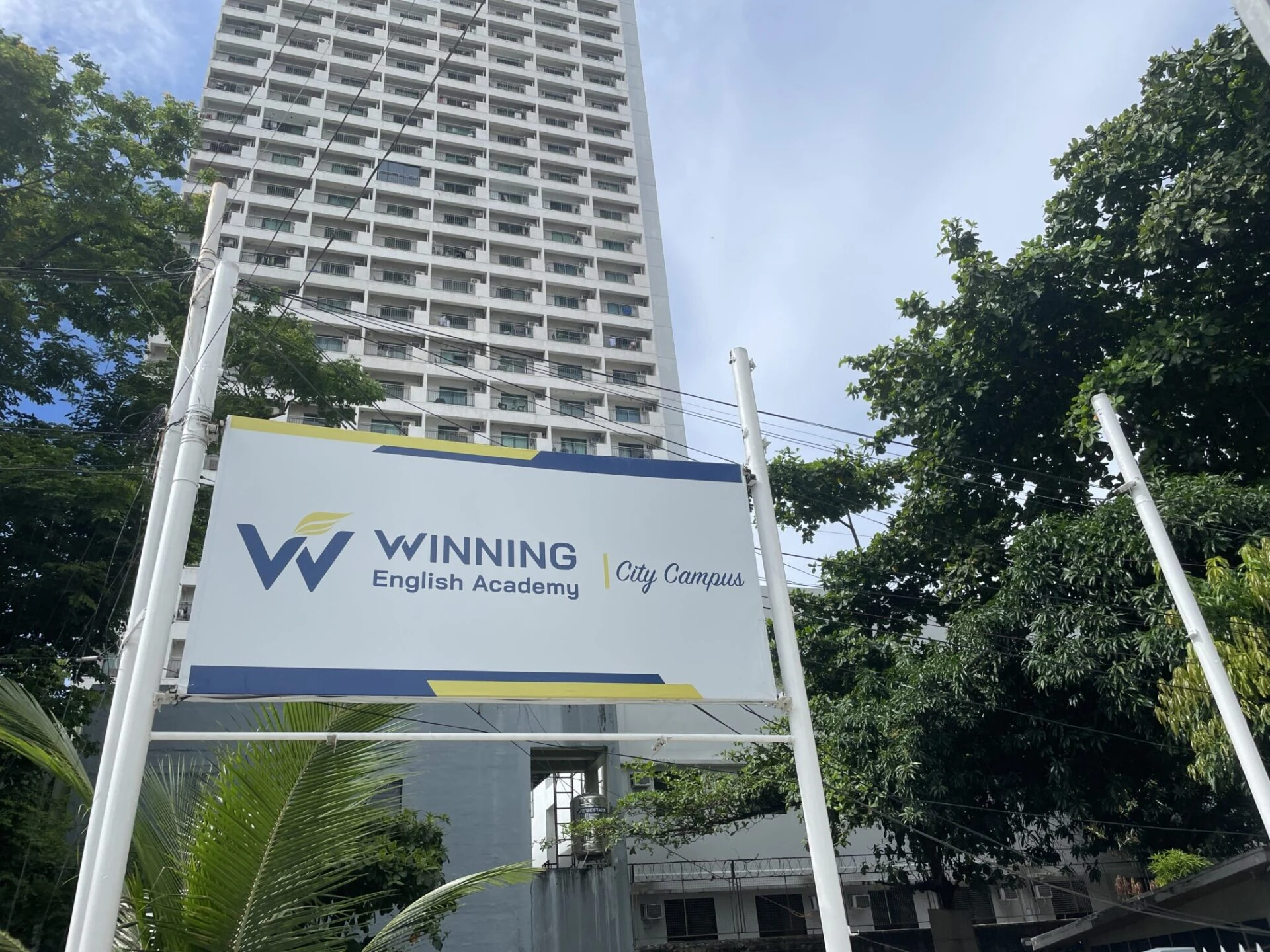 Winningシティキャンパスの看板