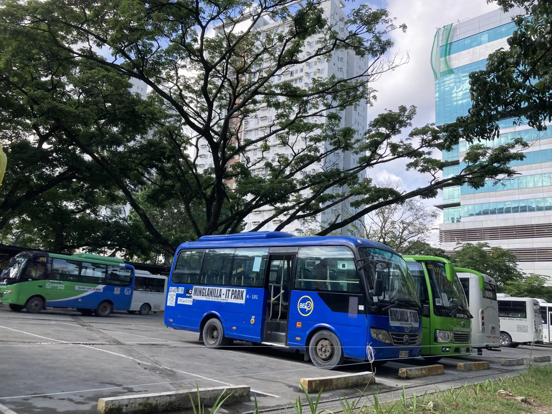 宿务IT Park交通站点，叫车时应选择清楚、安全且车辆可停靠的位置。