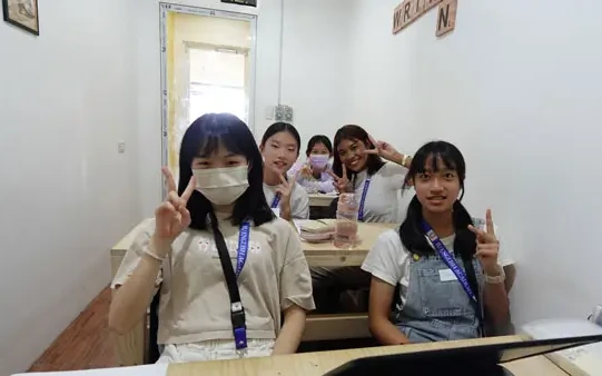印第安纳大学英语学院讲师:交接班,为旺季做准备