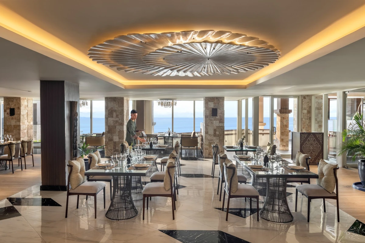 Dusit Thani麦丹岛高档餐厅内部与海景