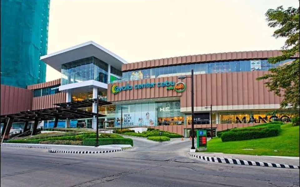 Ayala Center Cebu外观与车辆接近道路