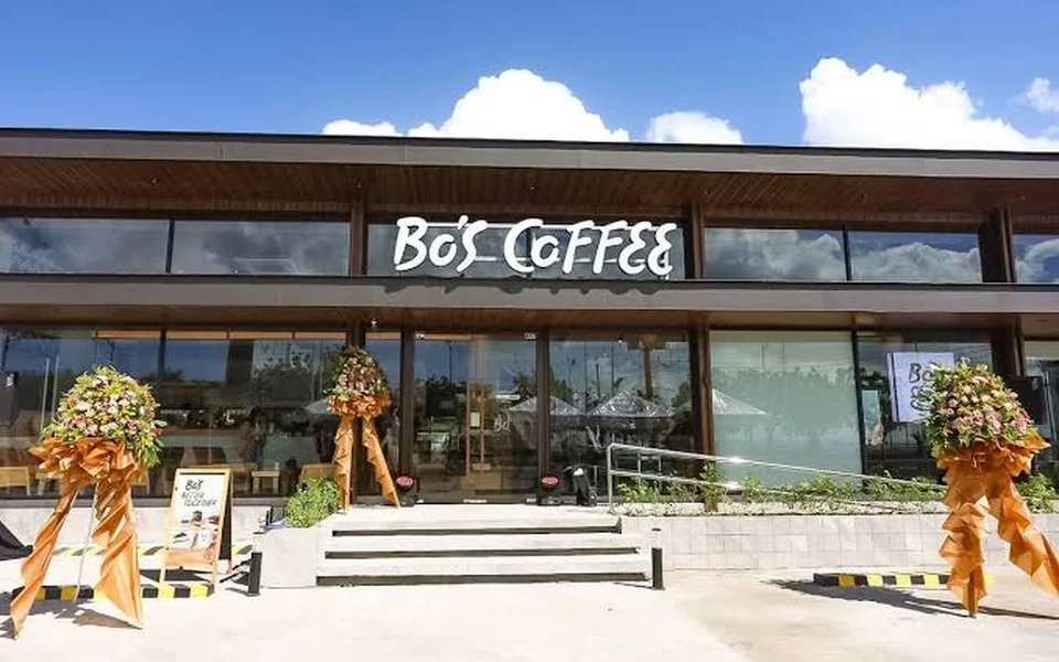 City di Mare道路旁的店铺入口