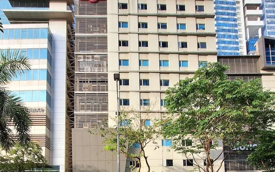 宿务IT Park住宅侧的道路与建筑入口