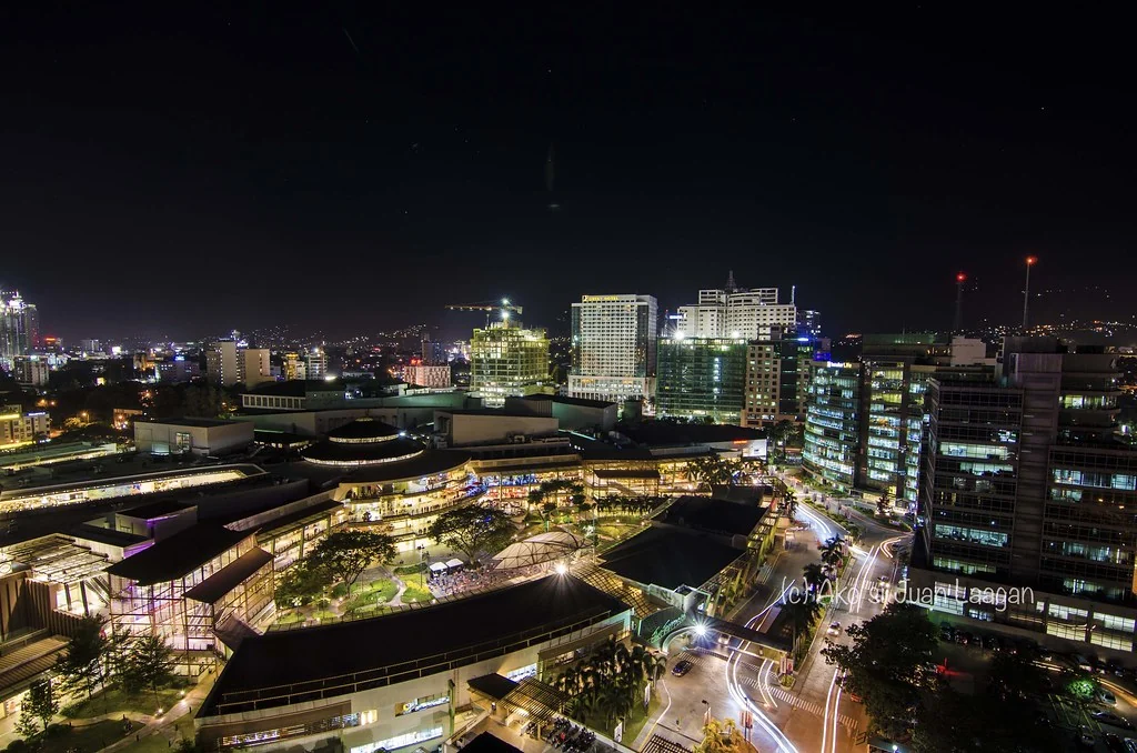 宿务菲律宾实景:夜间的Cebu Business Park