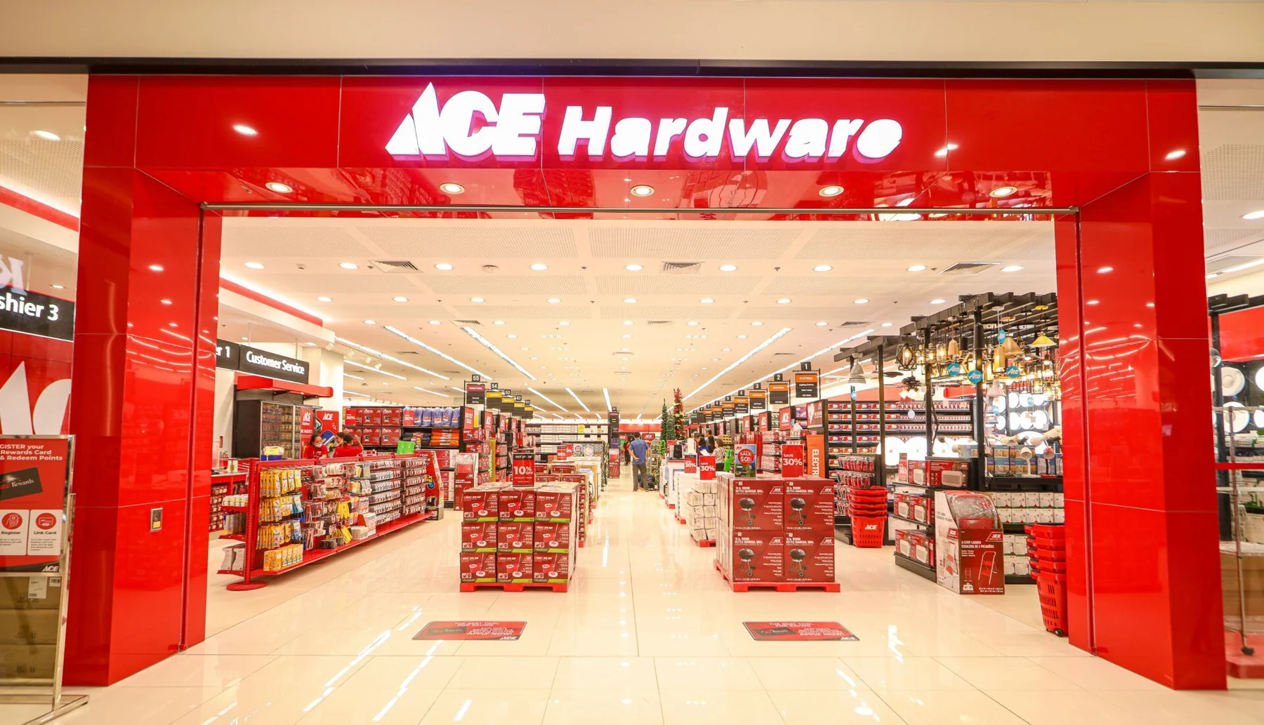 宿务菲律宾实景:五金店的清洁与收纳用品货架