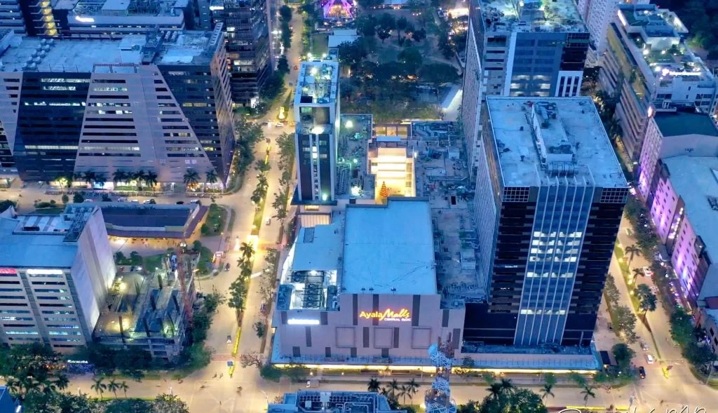 宿务菲律宾实景：Cebu IT Park的停车场入口