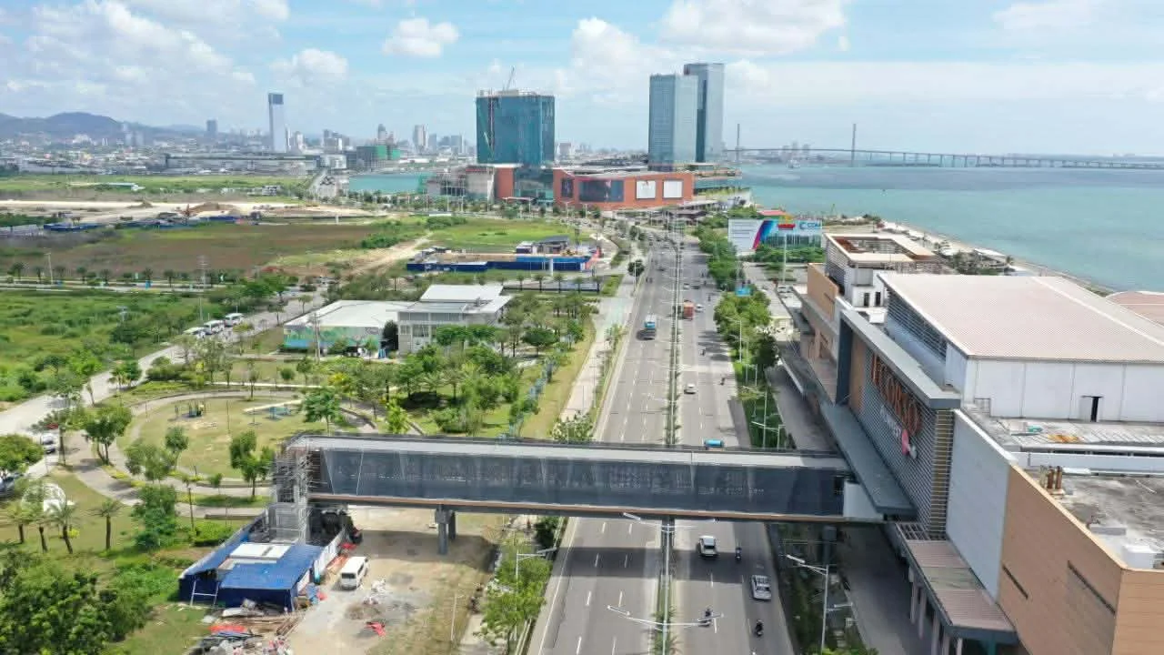 宿务菲律宾实景:雨后的SRP道路