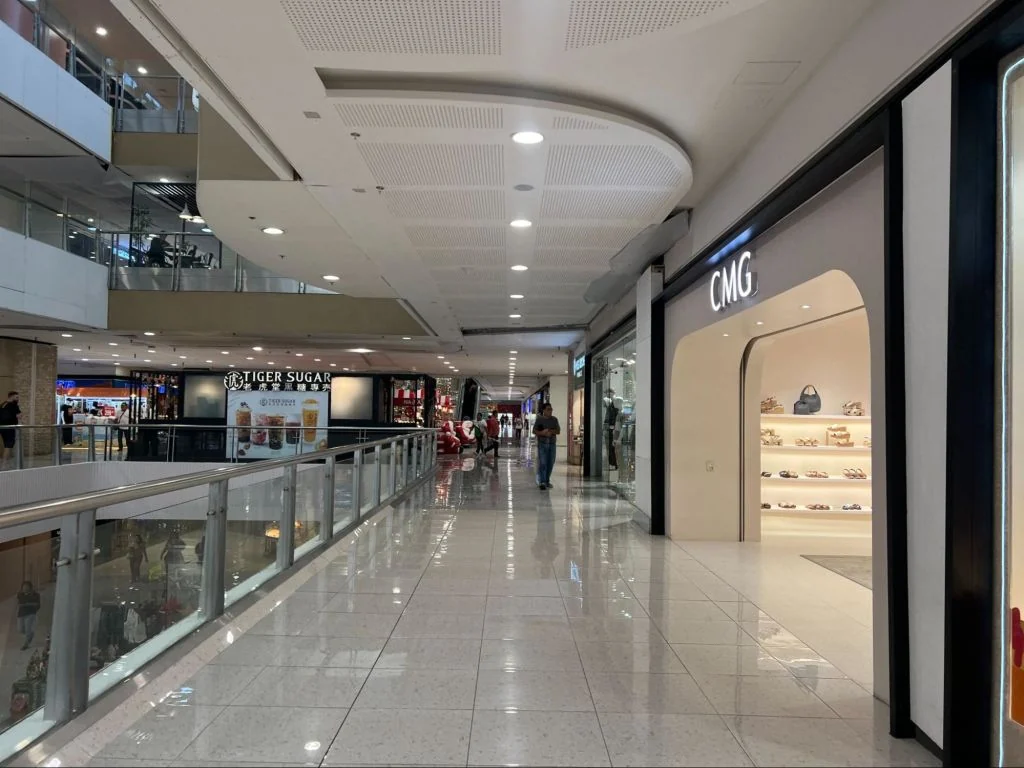 宿务菲律宾实景:Ayala Center Cebu的2F商场通道