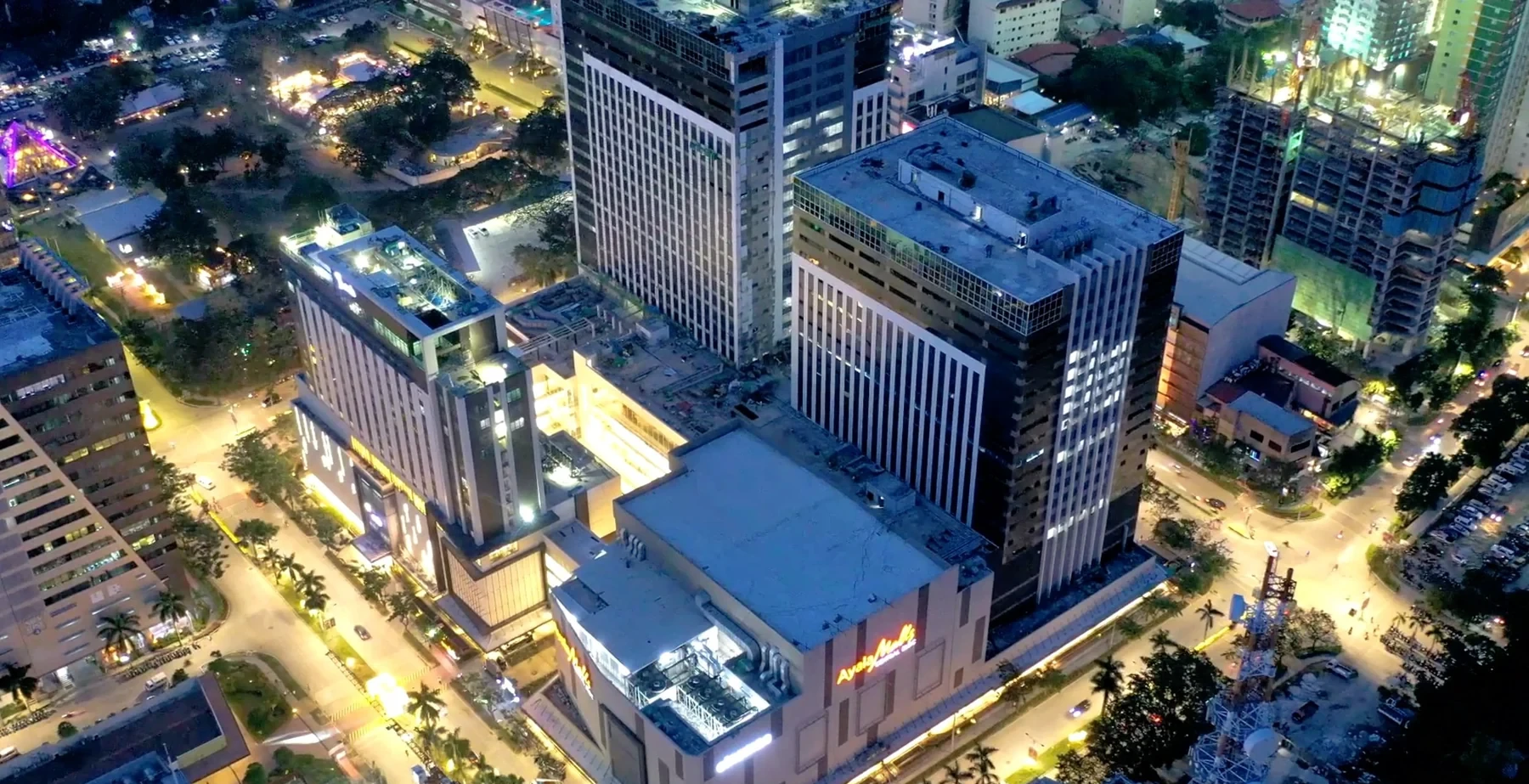 宿务菲律宾实景:商场停车场内的电动车充电桩