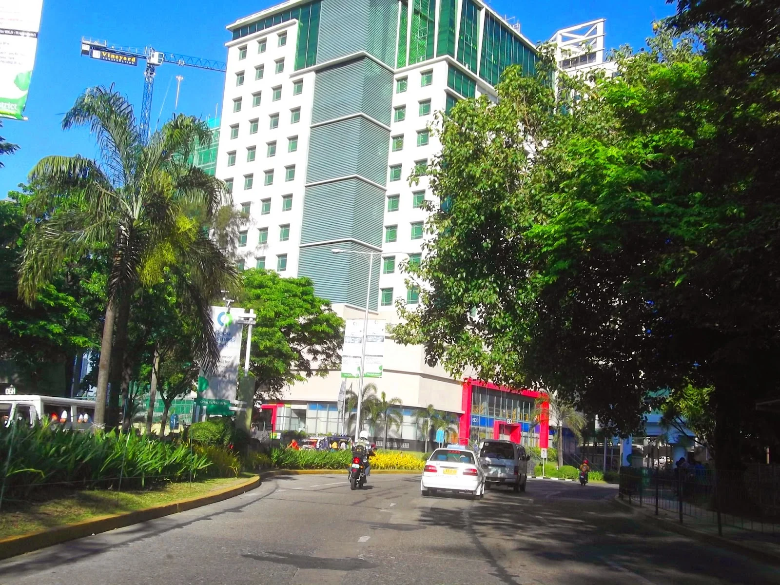 宿务菲律宾实景:无车日的Mindanao Avenue