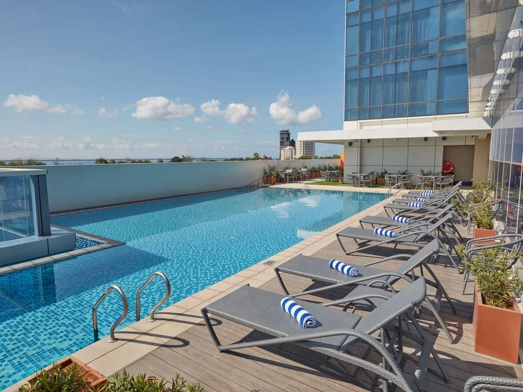 Mactan Newtown清晨6点左右在哪里吃早餐?