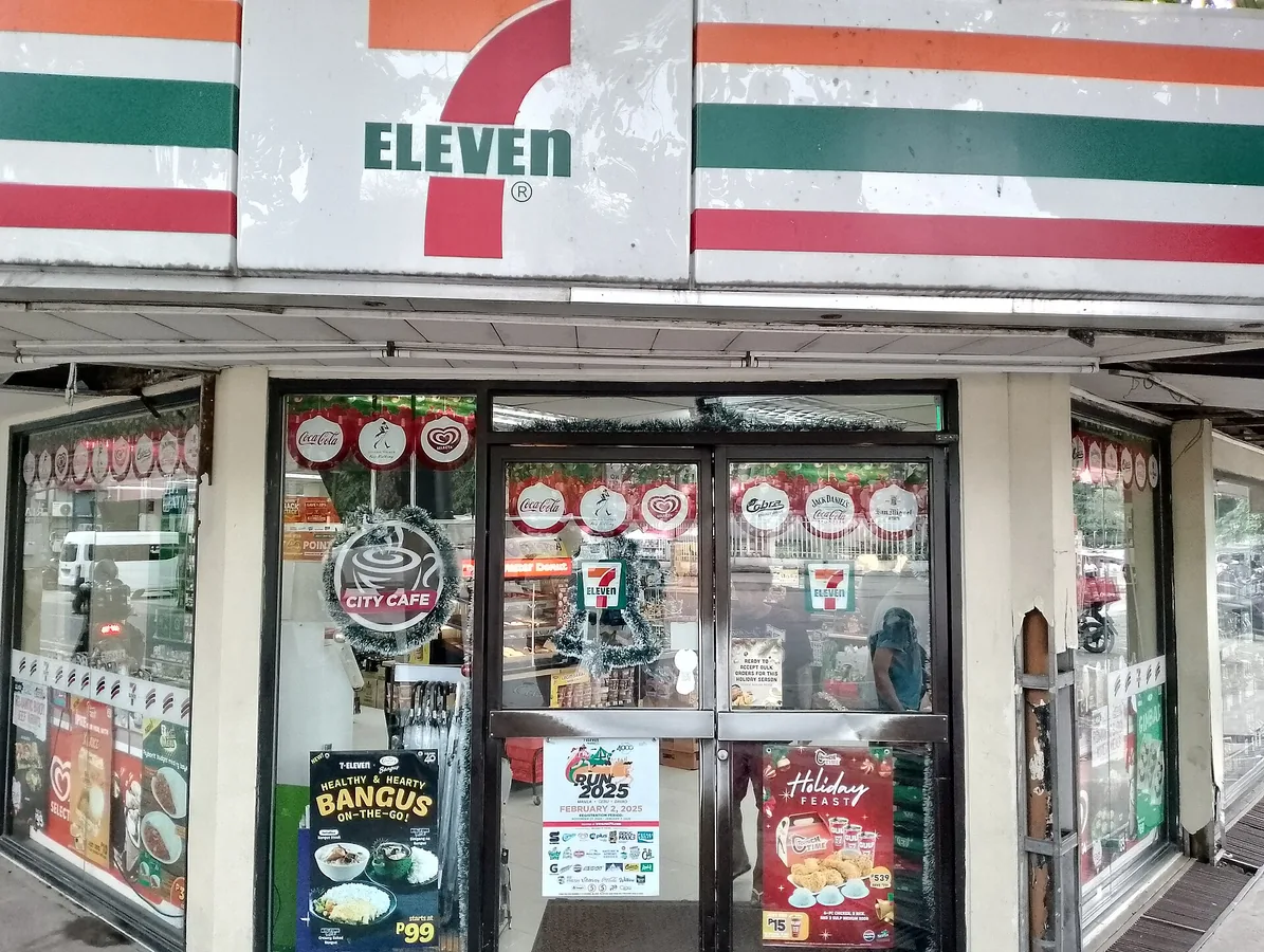 宿务Don Gil Garcia街的7-Eleven门店资料照片；节日期间营业时间以门店公告为准