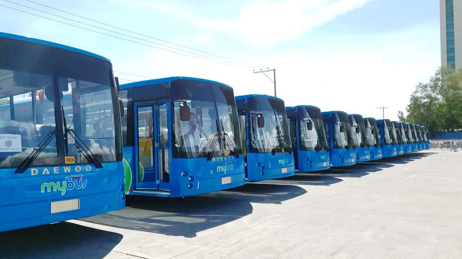 宿务MyBus车辆资料照片；假日期间的班次和停靠点应另行确认