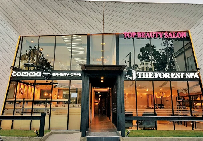 THE FOREST SPA所在的店面建筑