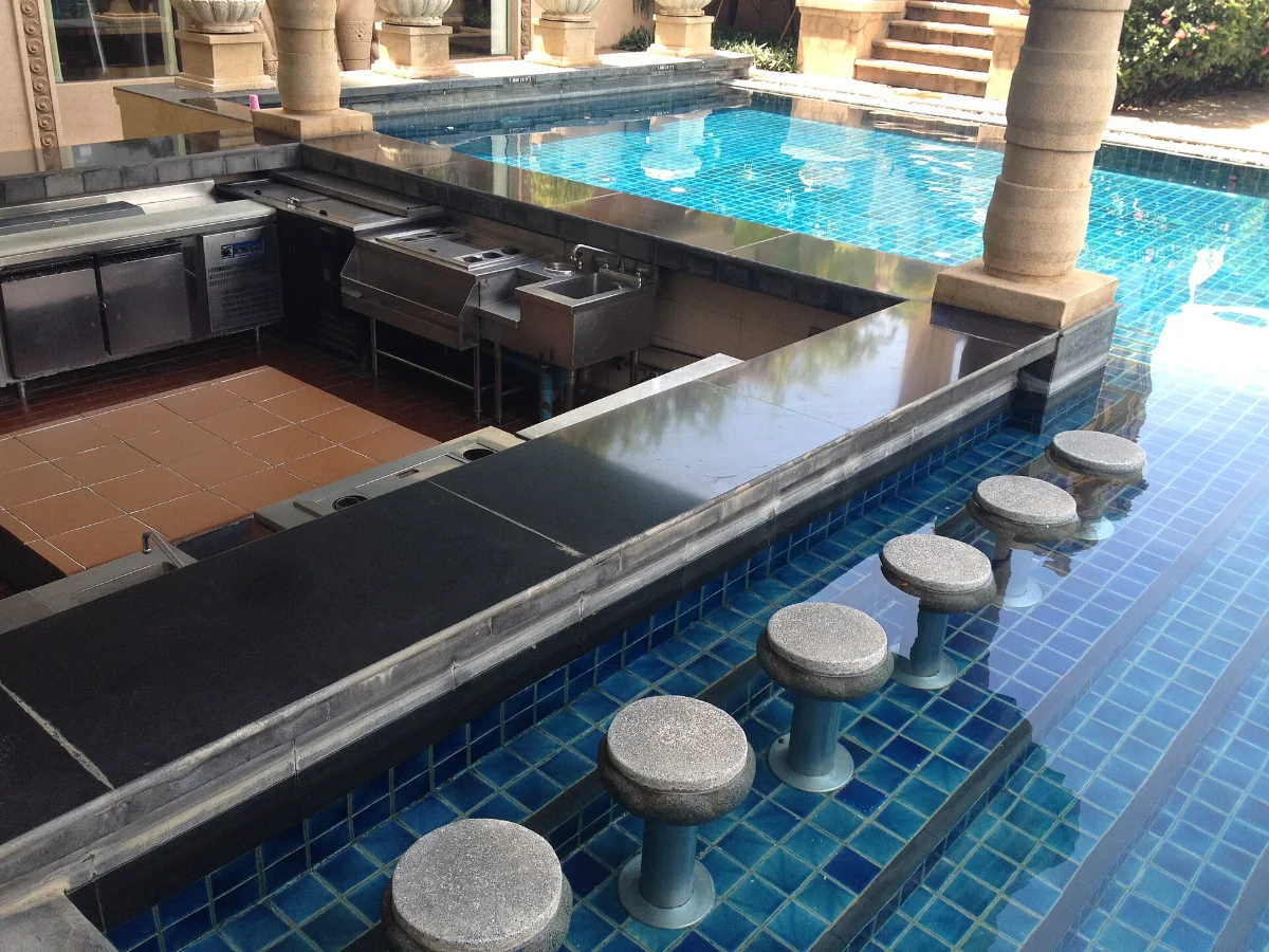 宿务bai Hotel的Twilight、Pool Bar与泳池:楼层、餐饮与游泳的区别|一日泳池券:把价格公布和销售状况分开看