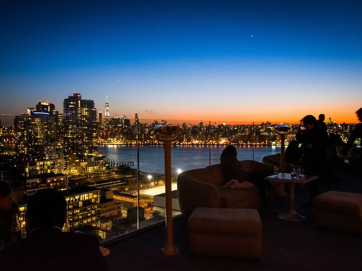 宿务bai Hotel的Twilight、Pool Bar与泳池:楼层、餐饮与游泳的区别|出发前再次确认宿务bai Hotel的Twilight、Pool Bar与泳池信息