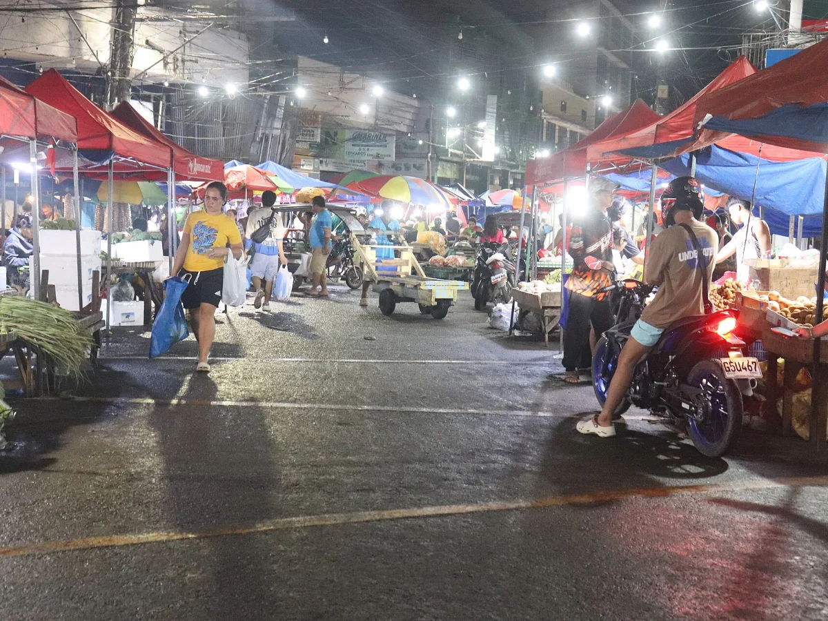 卡尔邦夜市的街景