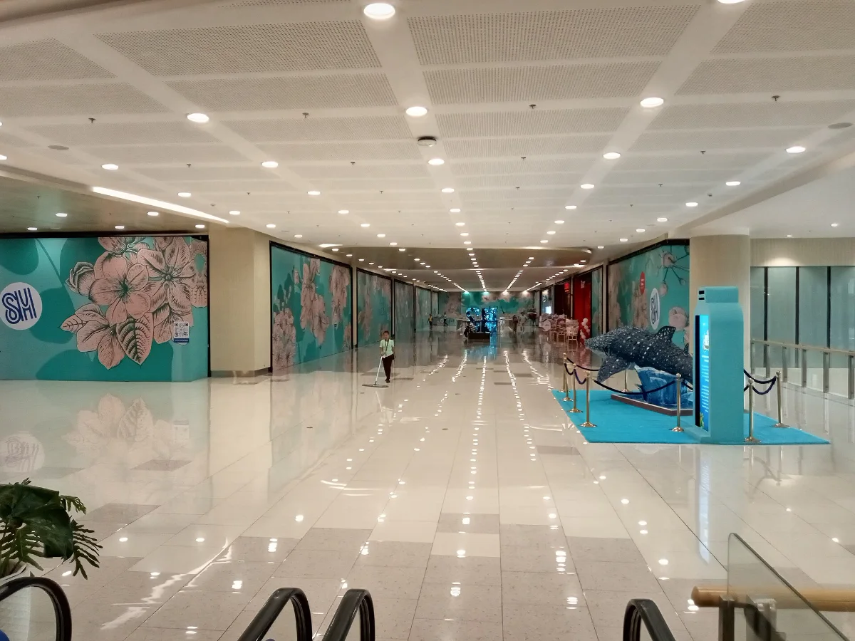 SM City Cebu North Wingの広い通路