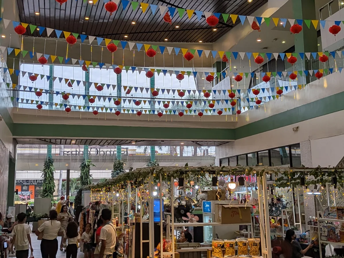 Island Central Mactanの館内
