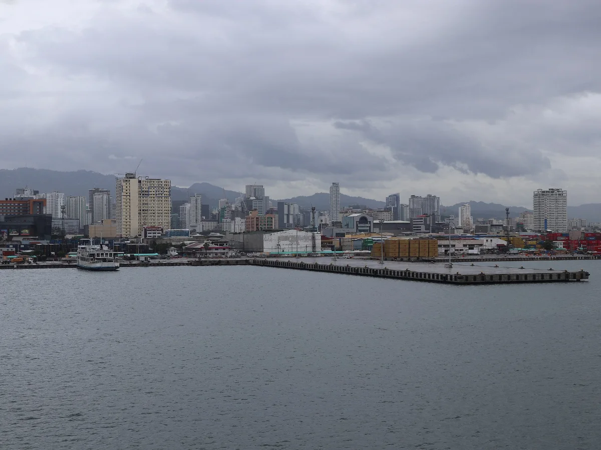 从北填海区眺望宿务商业园区与IT Park