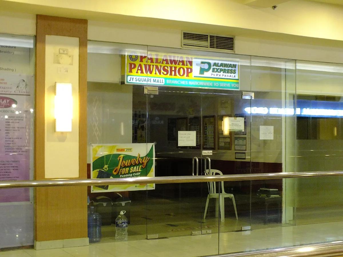 JY Square Mall里的Palawan Pawnshop