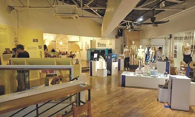 在宿务Streetscape与Crossroads开店:商业铺位与咨询窗口的入口、交通与周边环境
