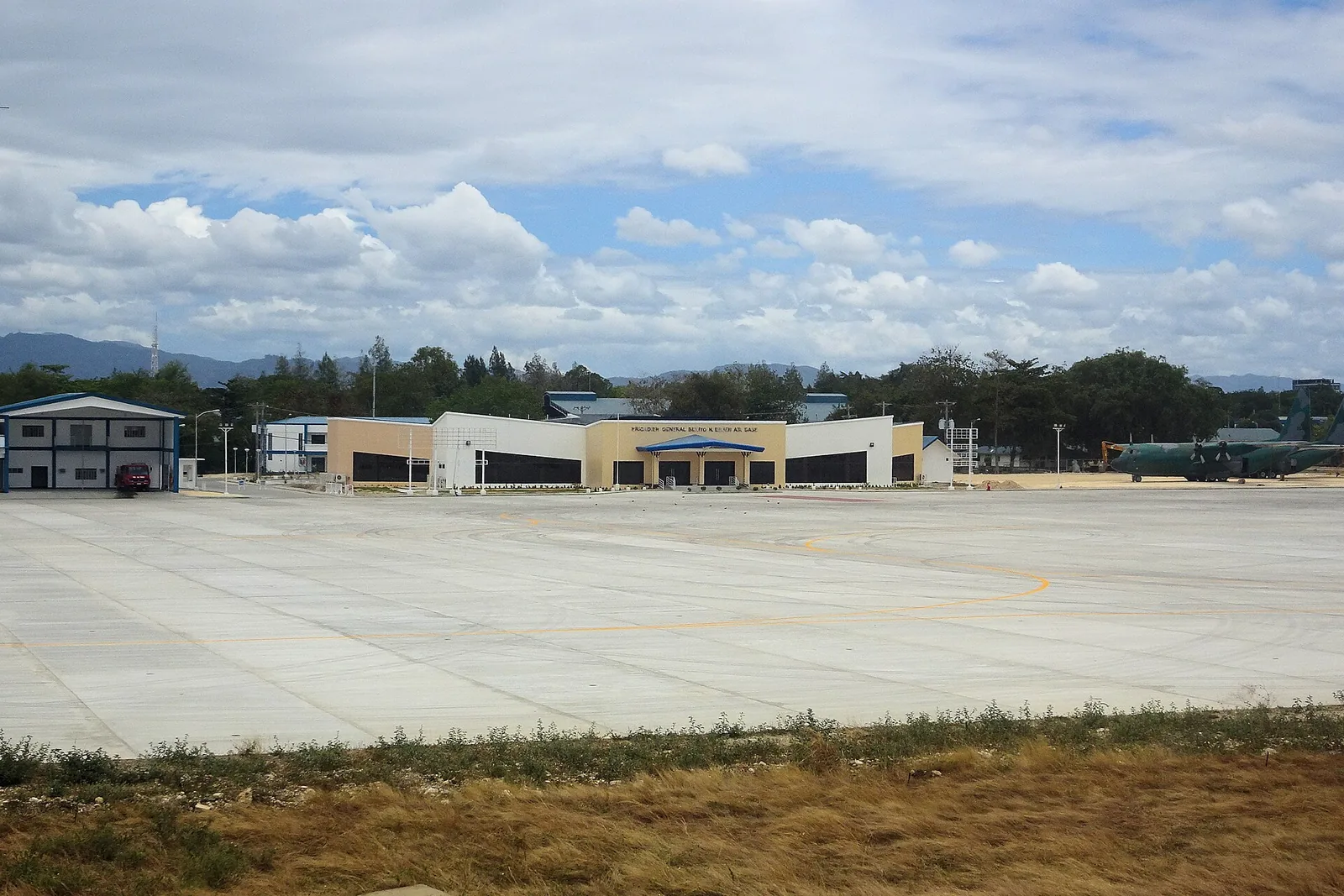 麦克坦宿务国际机场T2航站楼建筑:30米胶合木拱架与度假风格屋顶的正文配图2